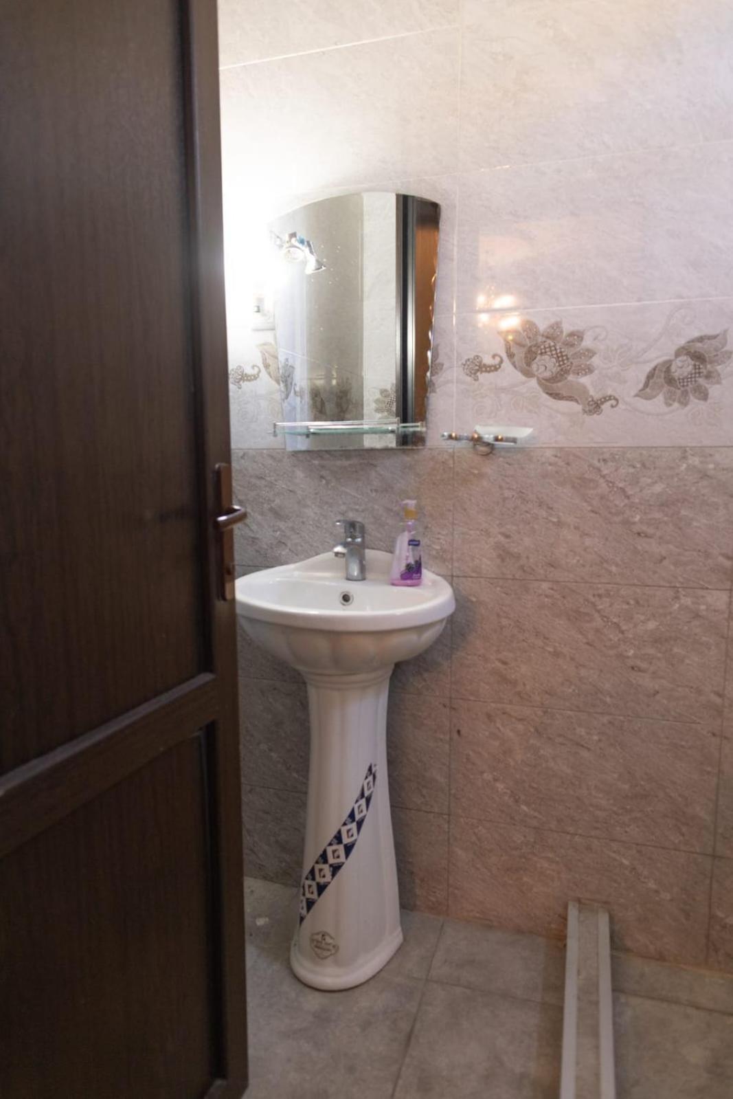Wine House Hotel Тбилиси Екстериор снимка