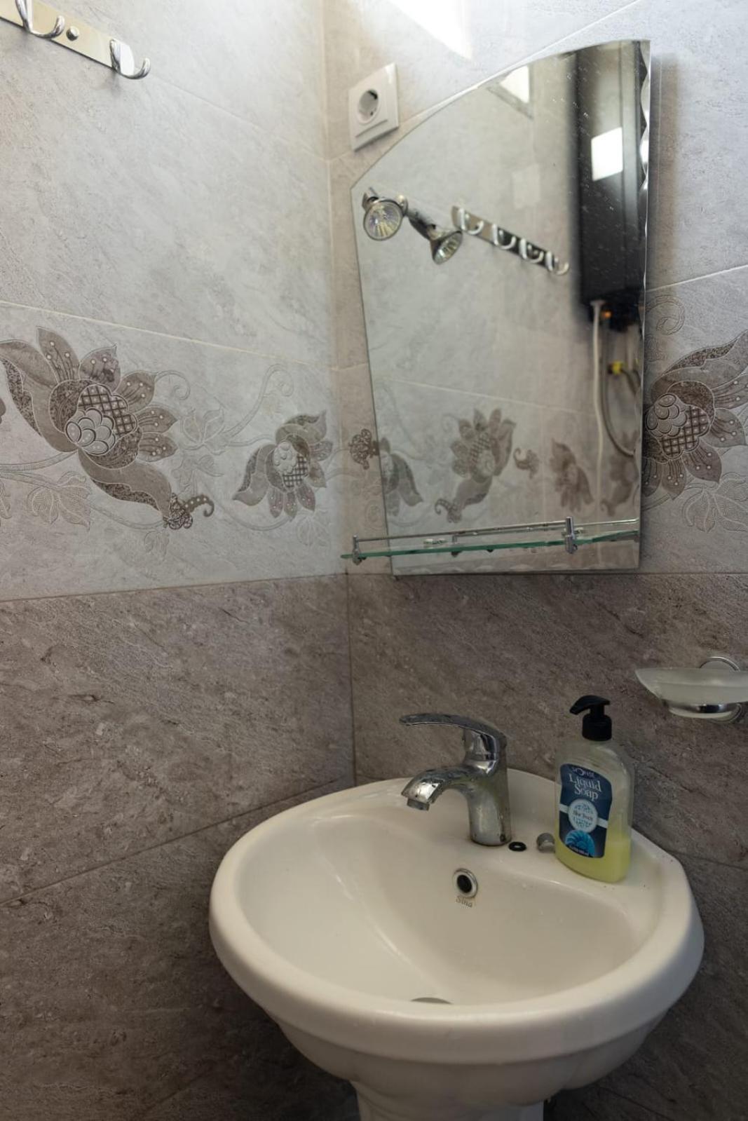 Wine House Hotel Тбилиси Екстериор снимка
