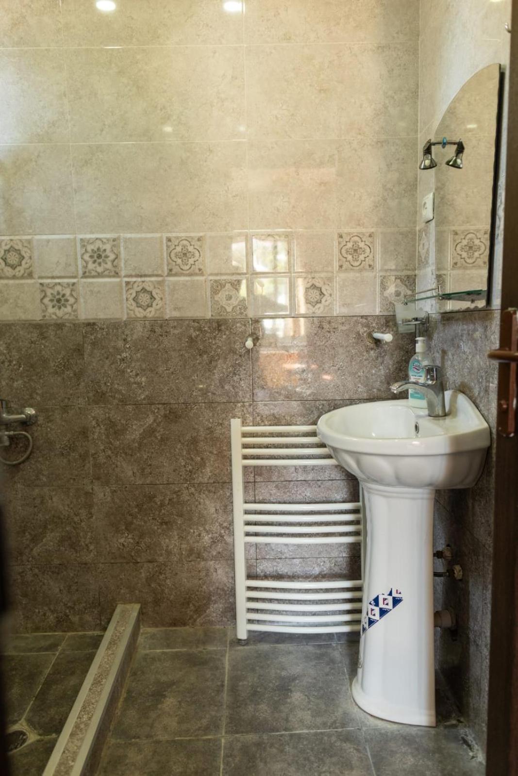 Wine House Hotel Тбилиси Екстериор снимка