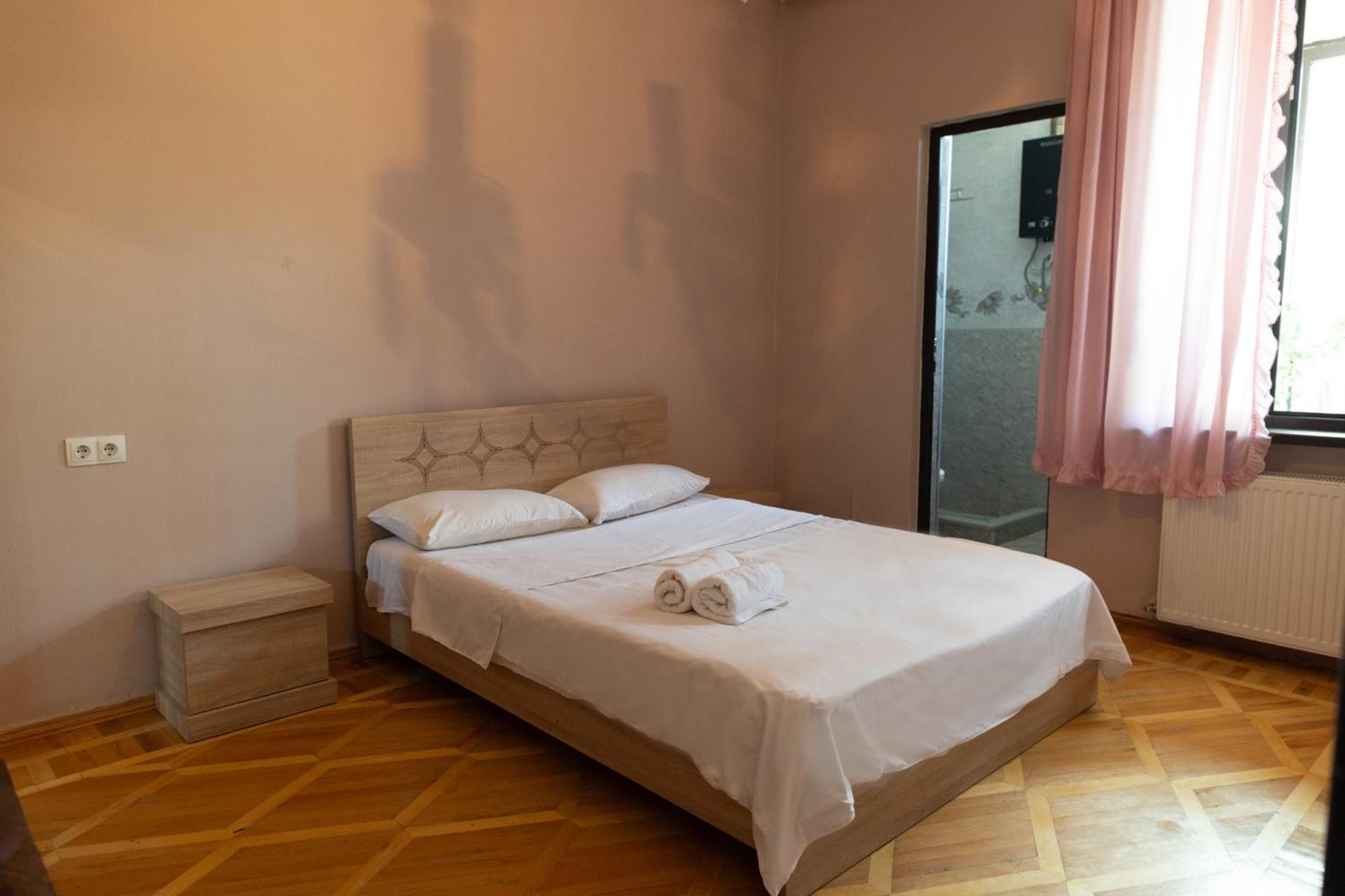 Wine House Hotel Тбилиси Стая снимка